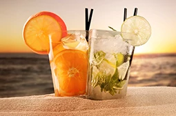 11 نوشیدنی‌ برای جلوگیری از گرمازدگی