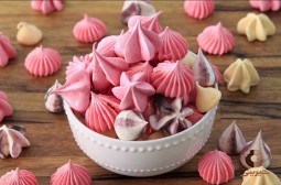 طرز-تهیه-شیرینی-پفکی-با-سفیده-تخم-مرغ