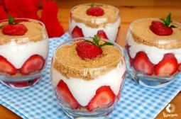 طرز-تهیه-دسر-مگنولیا-موزی-و-شکلاتی