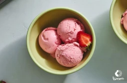 طرز-تهیه-بستنی-توت-فرنگی-خانگی